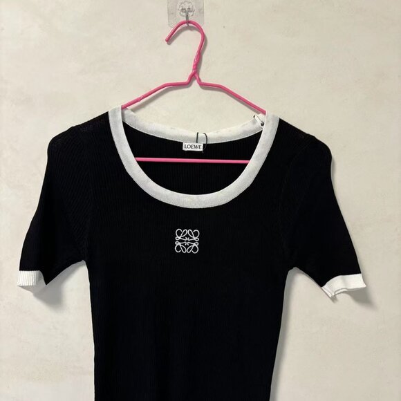 LOEWE Black Crop Top - Ideal for 100 - 120 lbs! Elegant Design